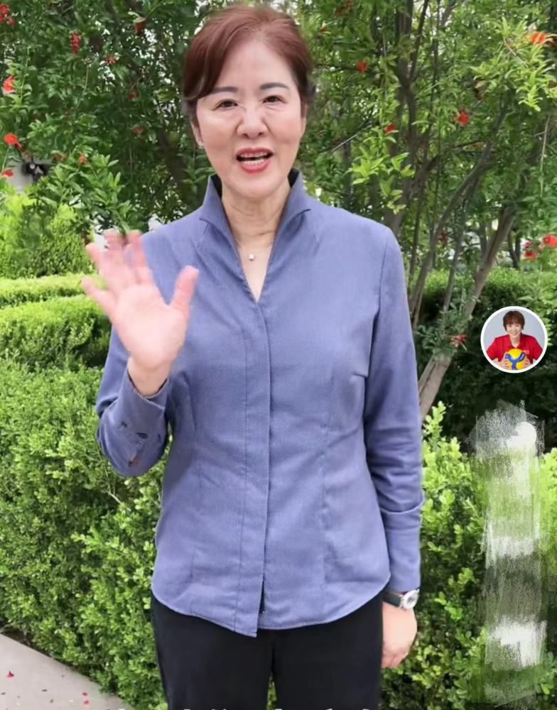 发布会由周星驰选择的李子璇、刘人语等组成的限定团;疾风少女开场